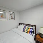 Cozy 2-Room Accommodation, 5 Minutes Walk From Hwagok Station, Close To Gimpo Airport, Hongdae, And Kbs Arena