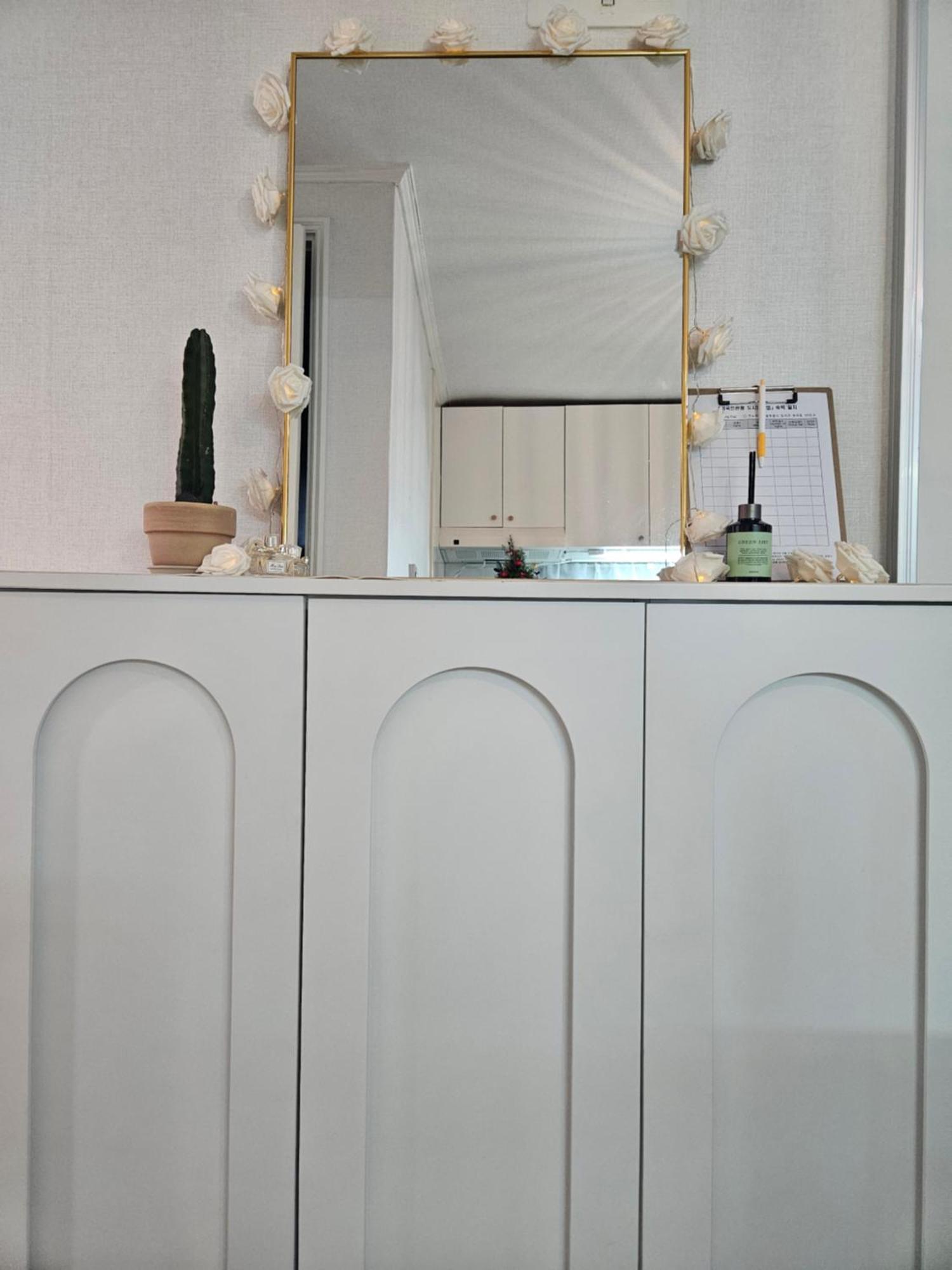 Apartment Cozy 2-room Accommodation, 5 Minutes Walk From Hwagok Station, Close To Gimpo Airport, Hongdae, And Kbs Arena *