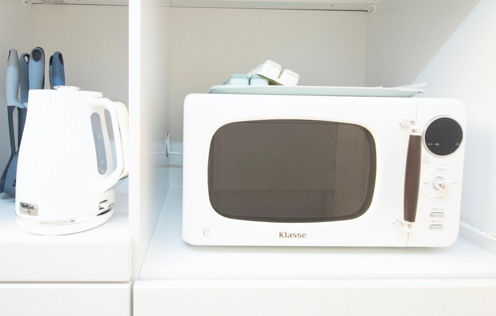 Apartment Cozy 2-room Accommodation, 5 Minutes Walk From Hwagok Station, Close To Gimpo Airport, Hongdae, And Kbs Arena *