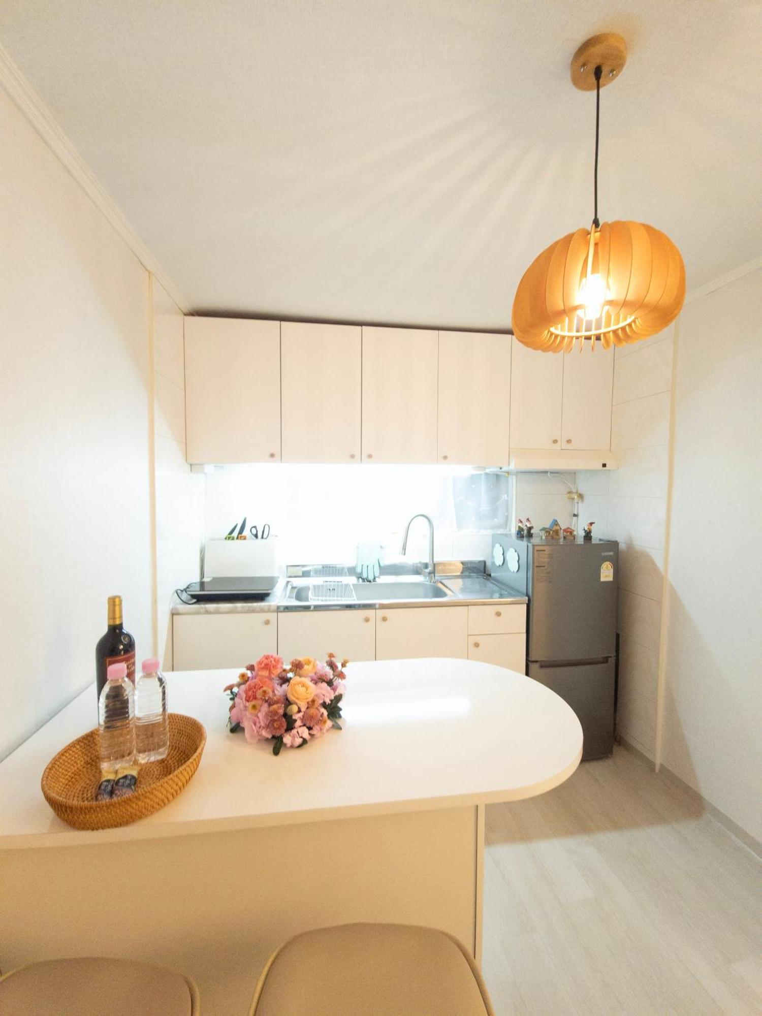 Cozy 2-room Accommodation, 5 Minutes Walk From Hwagok Station, Close To Gimpo Airport, Hongdae, And Kbs Arena Apartment Seoul