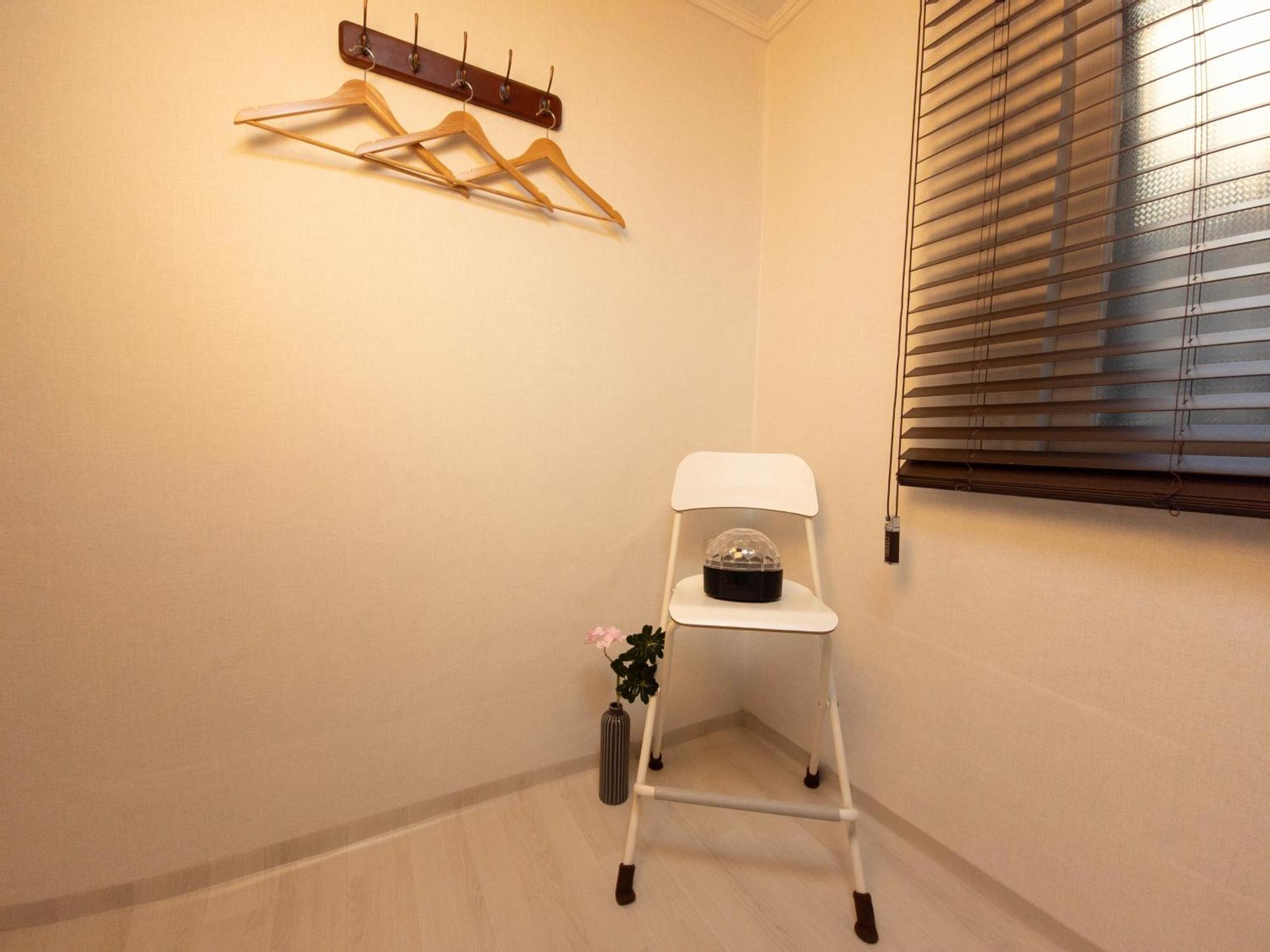 Cozy 2-room Accommodation, 5 Minutes Walk From Hwagok Station, Close To Gimpo Airport, Hongdae, And Kbs Arena Seoul
