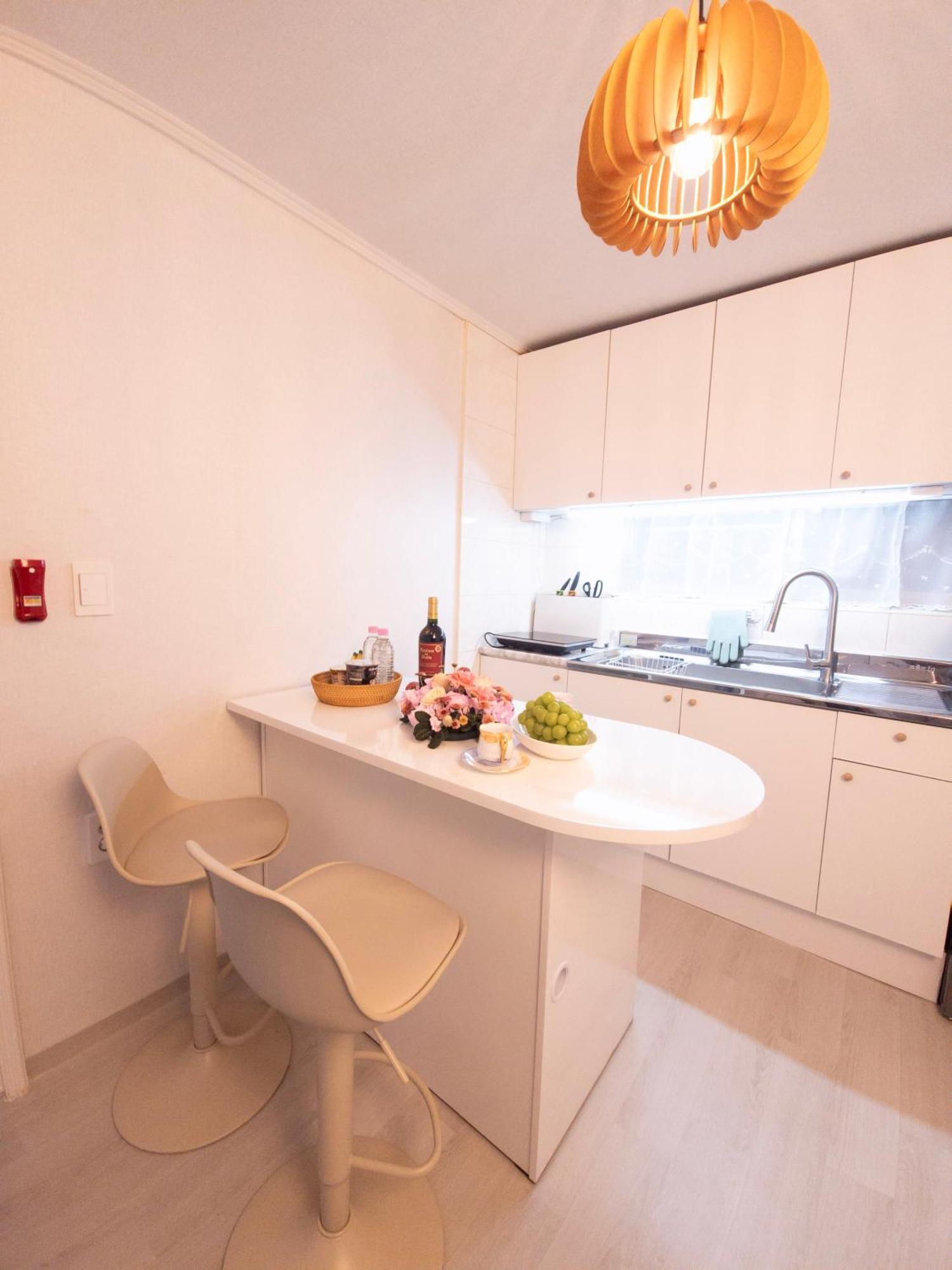 Cozy 2-room Accommodation, 5 Minutes Walk From Hwagok Station, Close To Gimpo Airport, Hongdae, And Kbs Arena * Seoul