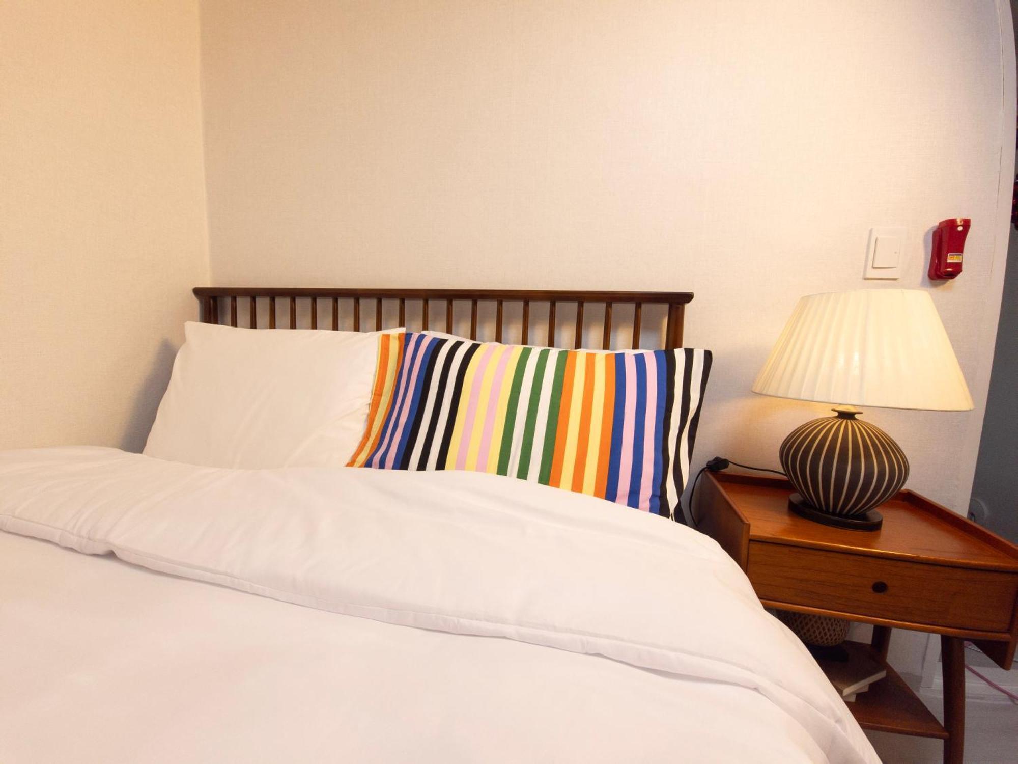 Cozy 2-room Accommodation, 5 Minutes Walk From Hwagok Station, Close To Gimpo Airport, Hongdae, And Kbs Arena Apartment