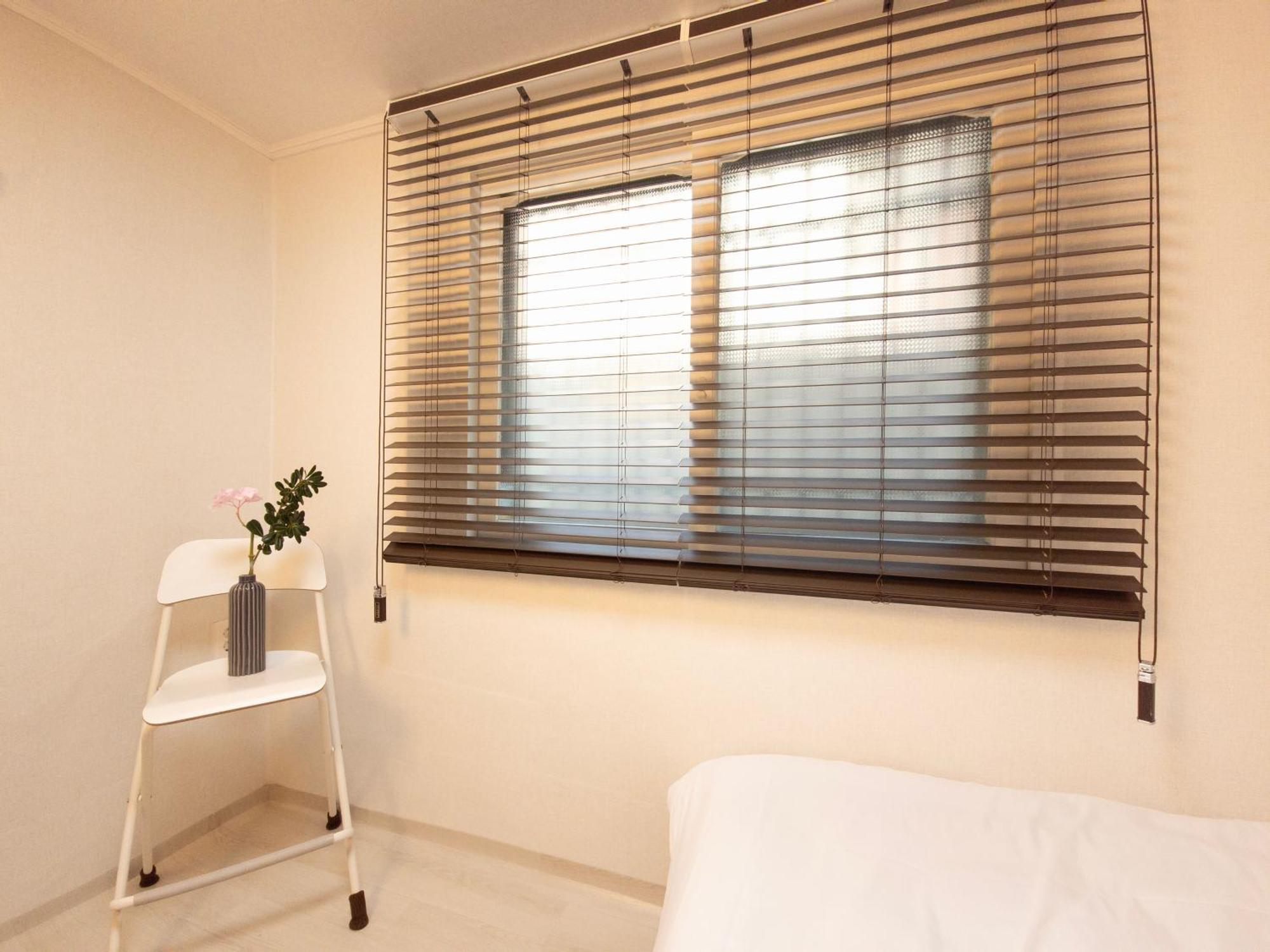 Cozy 2-room Accommodation, 5 Minutes Walk From Hwagok Station, Close To Gimpo Airport, Hongdae, And Kbs Arena Seoul