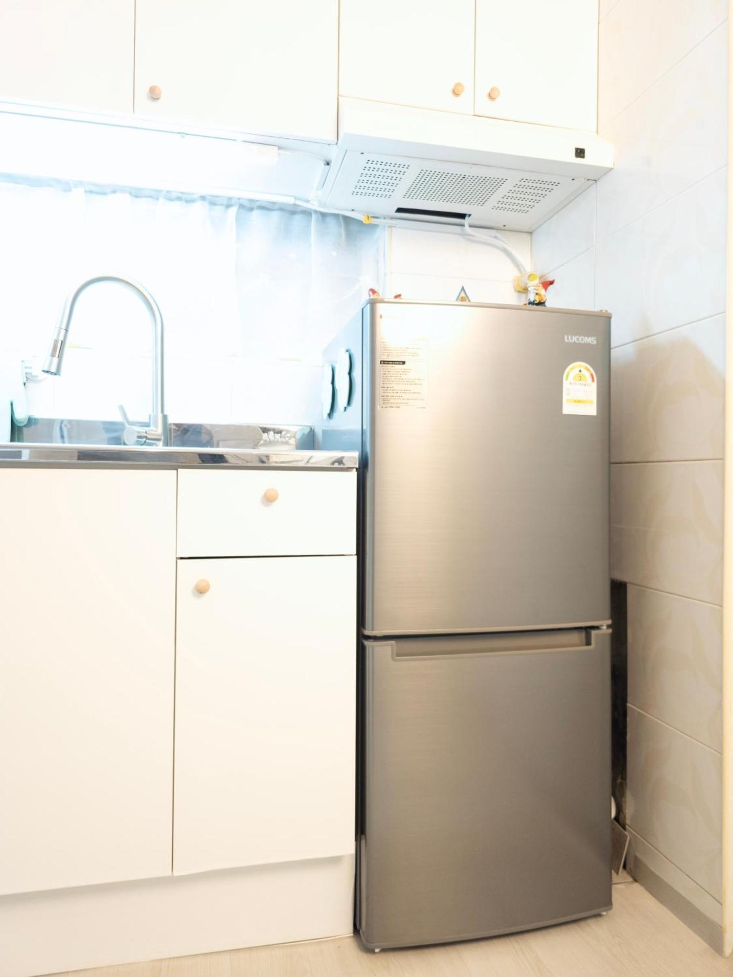 Cozy 2-room Accommodation, 5 Minutes Walk From Hwagok Station, Close To Gimpo Airport, Hongdae, And Kbs Arena Apartment Seoul