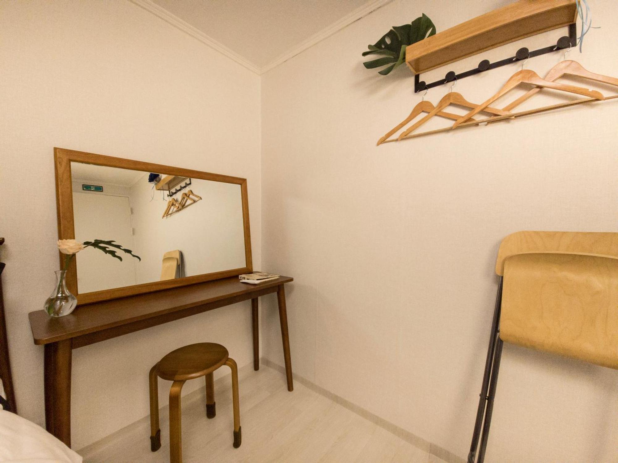 Apartment Cozy 2-room Accommodation, 5 Minutes Walk From Hwagok Station, Close To Gimpo Airport, Hongdae, And Kbs Arena