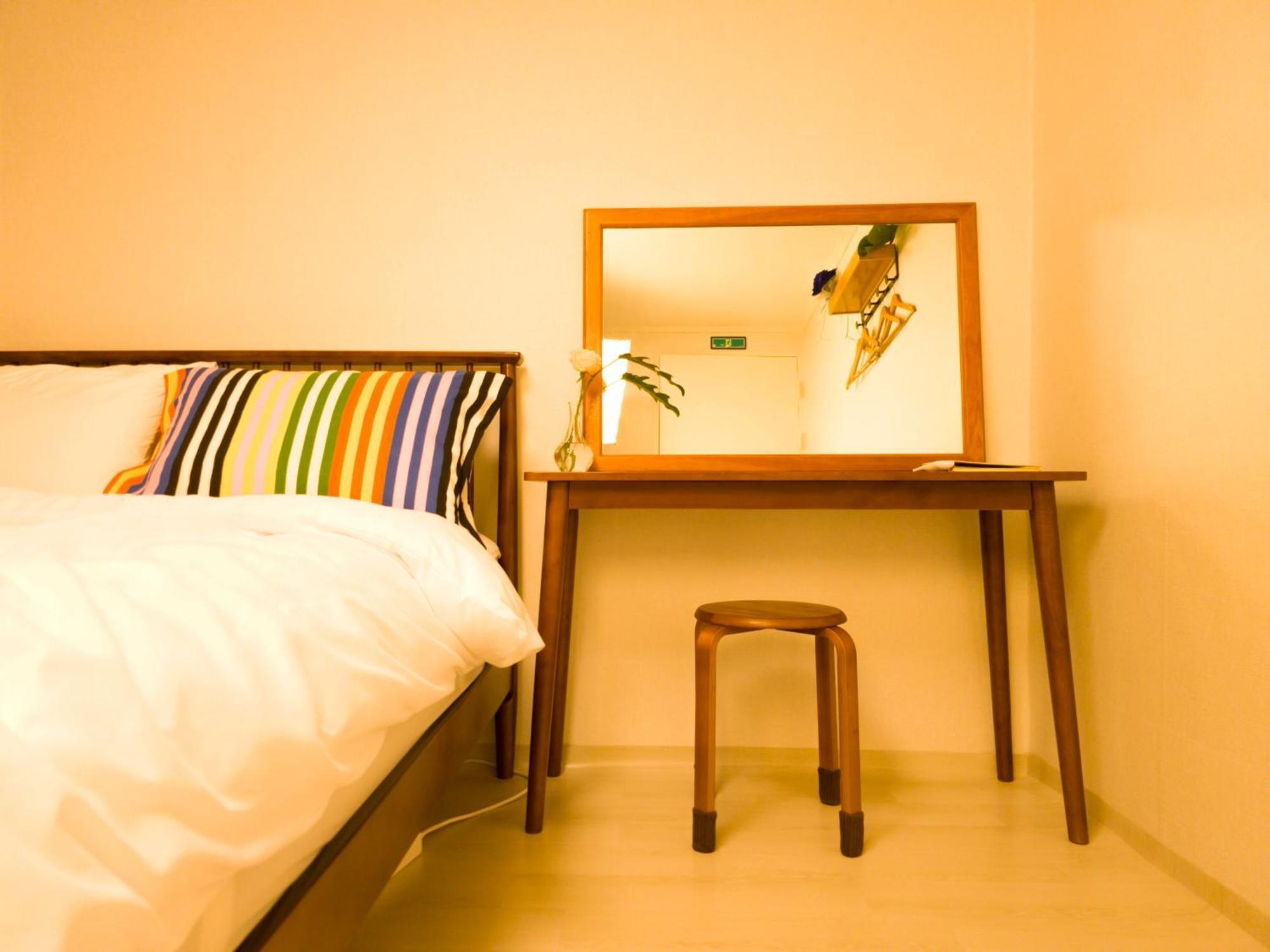 Apartemen Cozy 2-room Accommodation, 5 Minutes Walk From Hwagok Station, Close To Gimpo Airport, Hongdae, And Kbs Arena