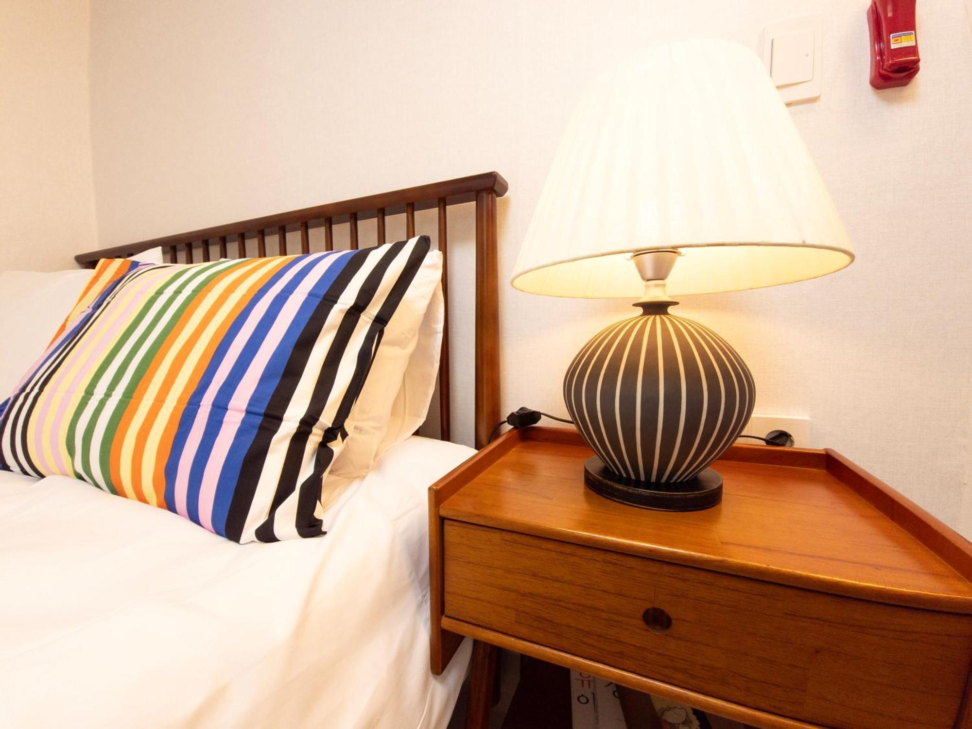 Cozy 2-room Accommodation, 5 Minutes Walk From Hwagok Station, Close To Gimpo Airport, Hongdae, And Kbs Arena Seoul